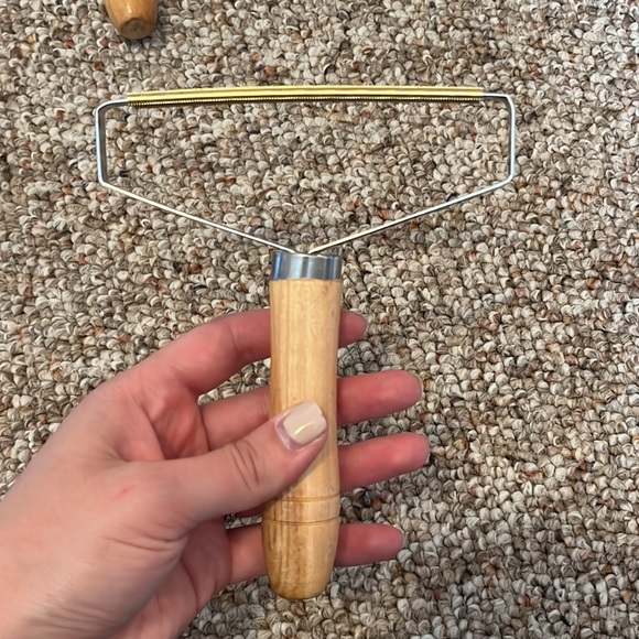 Pet Hair Collector with Brush Cleaner - Picture 2 of 5